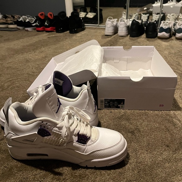 Jordan 4 Retro Metallic Purple - Picture 2 of 7